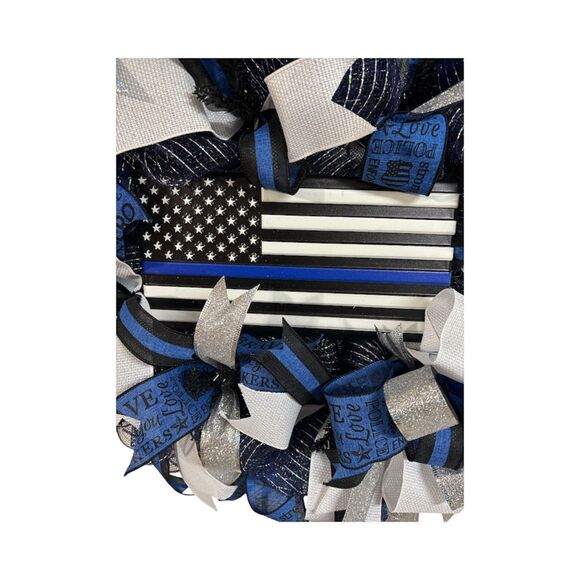 Thin Blue Line Law Enforcement Wreath - Picture 2 of 6